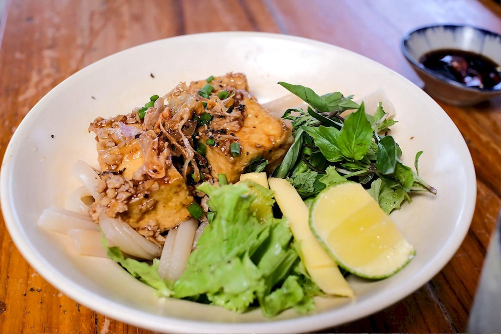 Enjoy vegetarian Cao Lau and feel the blend of traditional Hoi An flavors in a light version. 